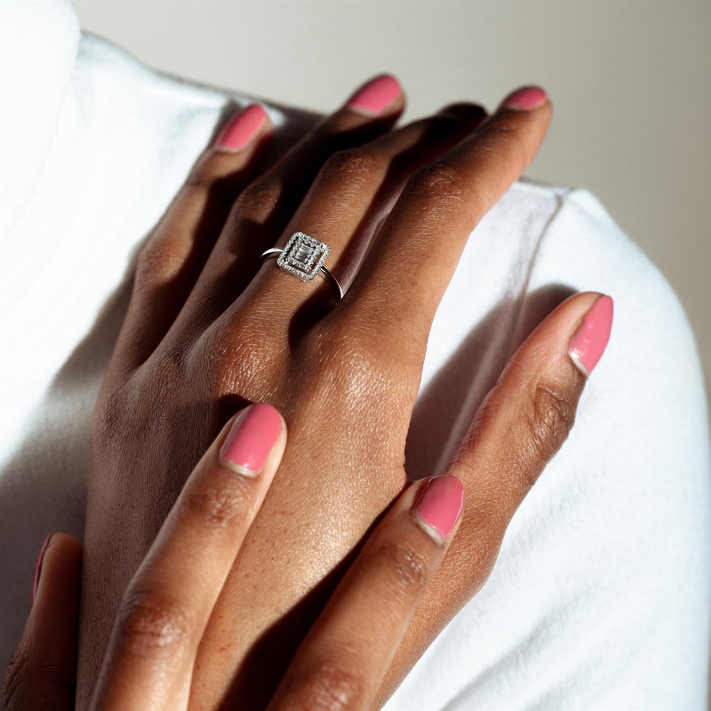 Vivant Diamond Ring in 18K Gold